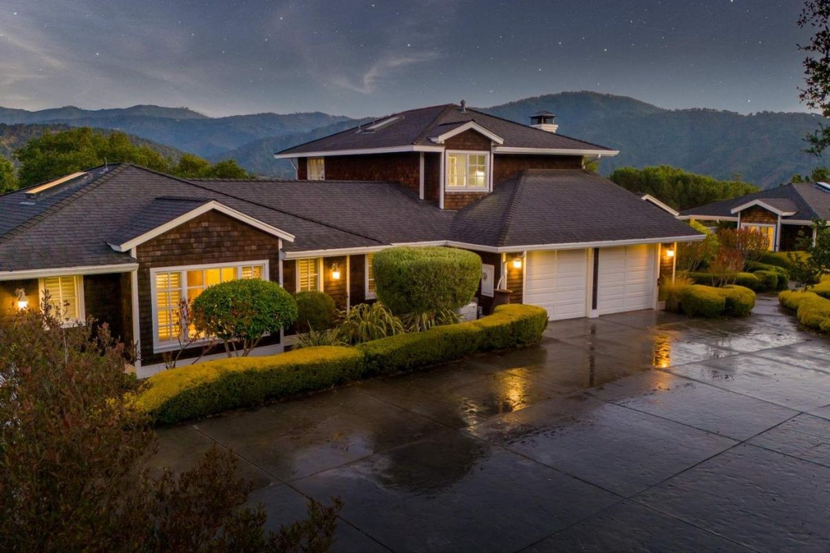 Attached, Exterior, Facade, Ranch