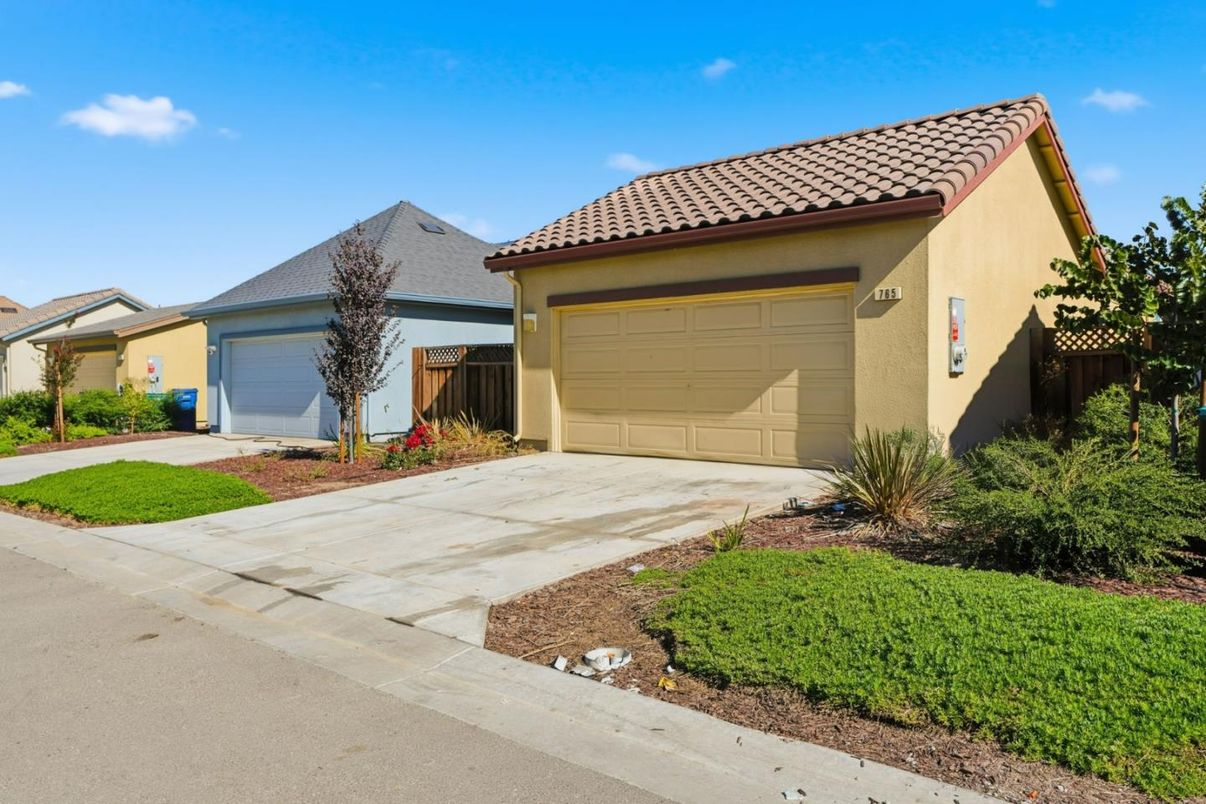 Detached Garage, Exterior