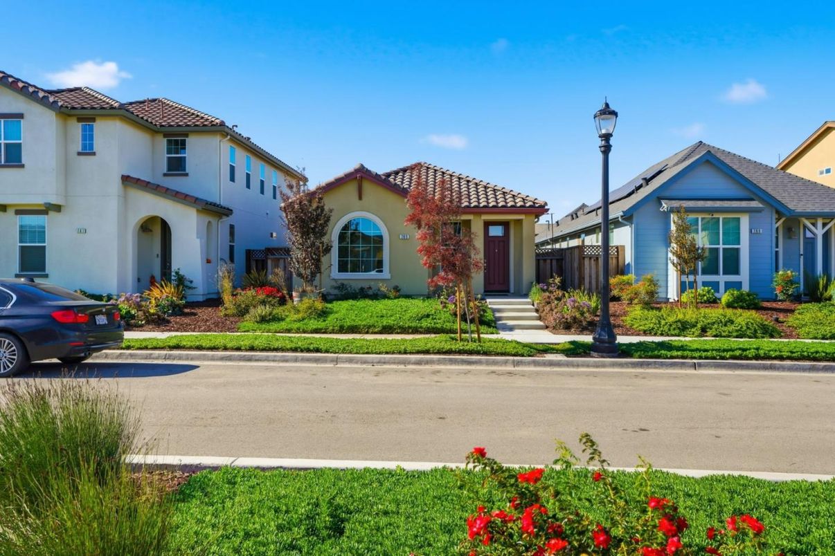 Exterior, Facade, Mediterranean