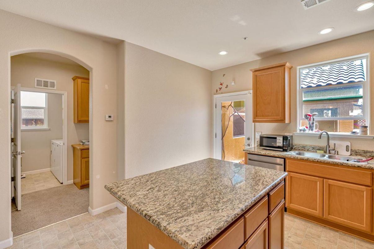 Interior, Kitchen, Recessed Lighting, Washer