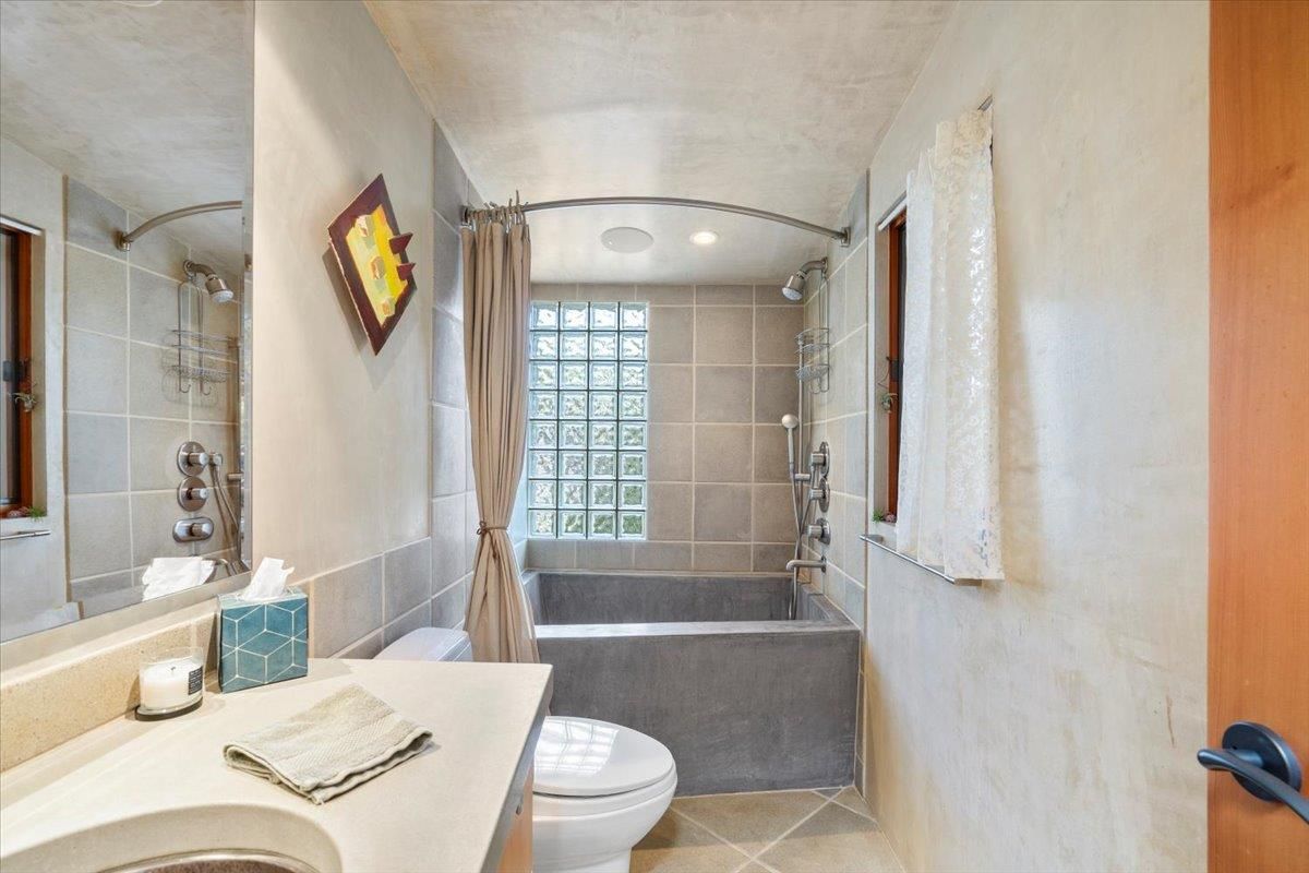 Bathroom, Interior, Recessed Lighting