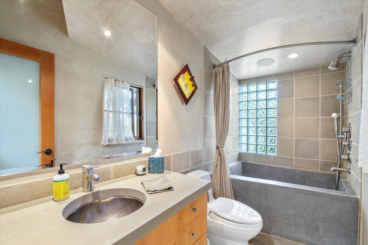 Bathroom, Interior, Recessed Lighting