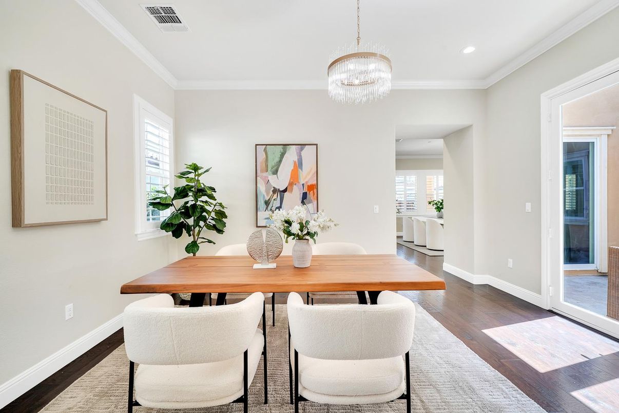 Chandelier, Dining room, Interior, Recessed Lighting, Wood Texture Flooring