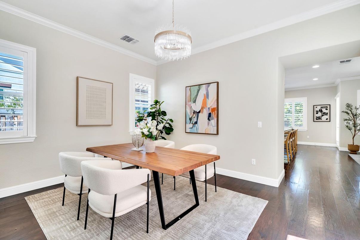 Chandelier, Dining room, Interior, Recessed Lighting, Wood Texture Flooring