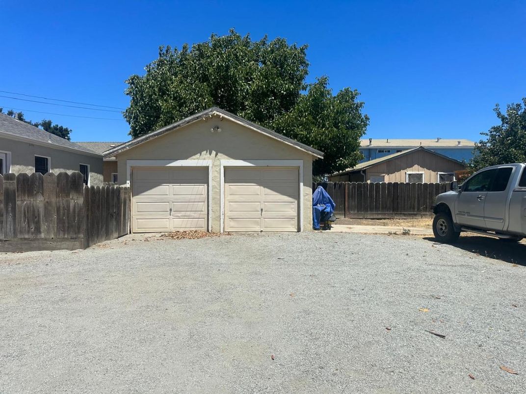 Detached Garage, Exterior