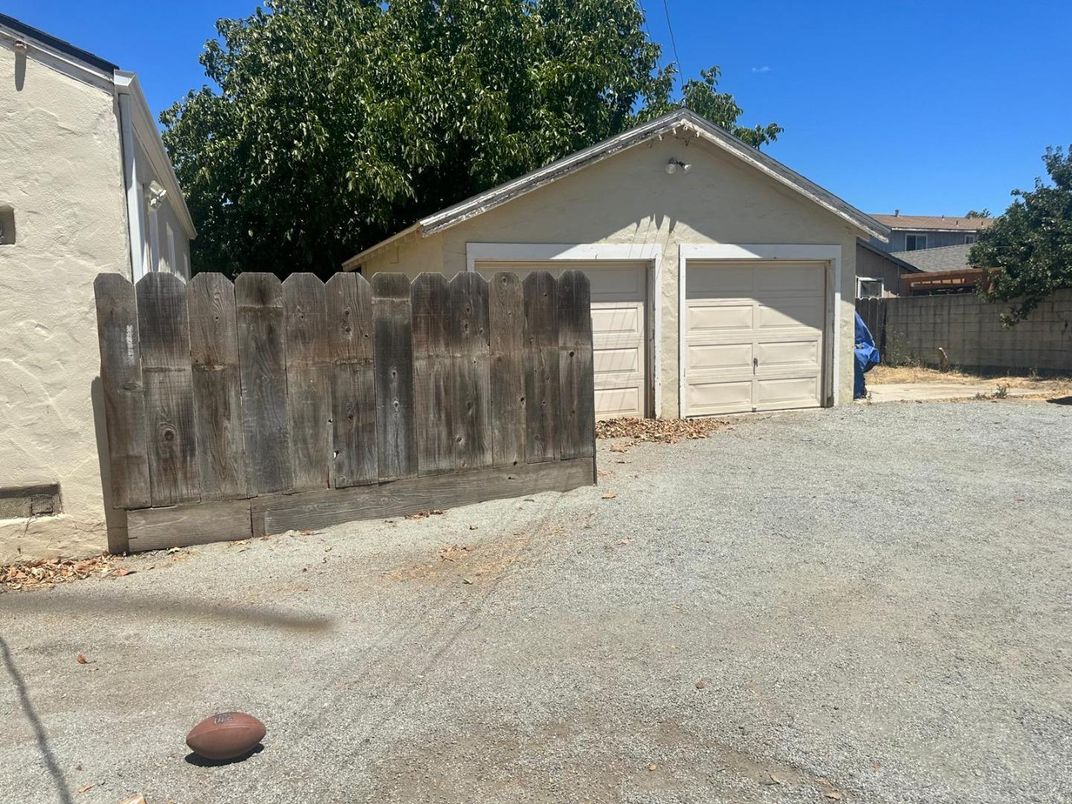 Detached Garage, Exterior