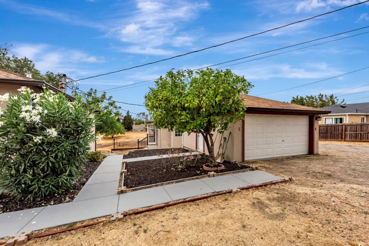 Backyard, Detached Garage, Exterior