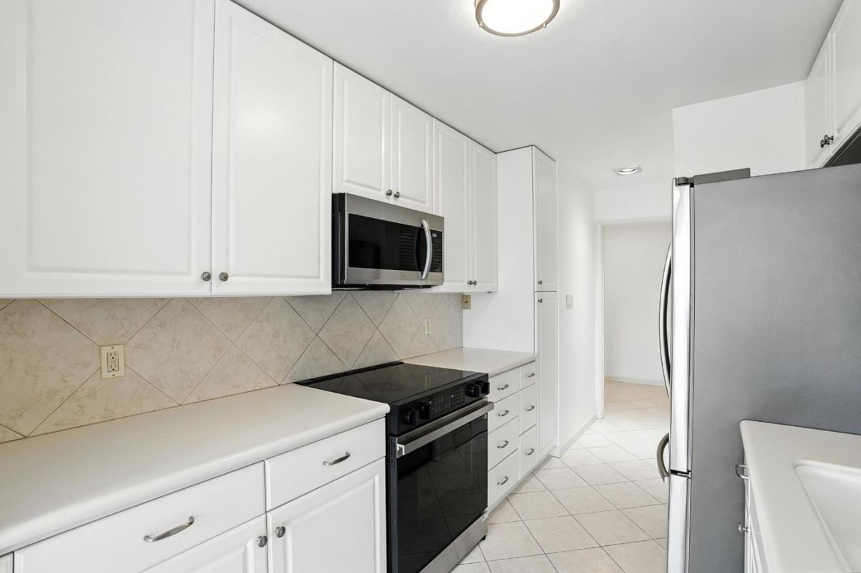 Interior, Kitchen, Recessed Lighting, Washer