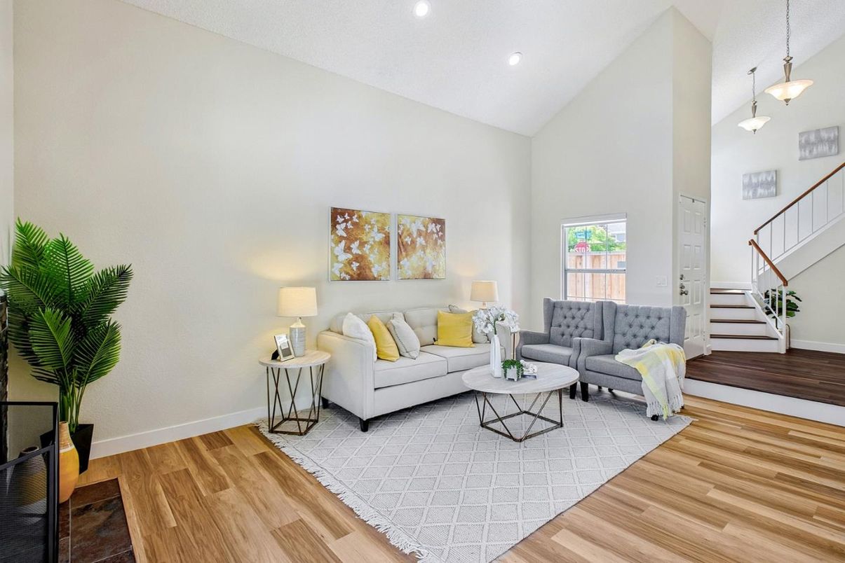 Interior, Living room, Pendant Lights, Recessed Lighting, Wood Texture Flooring