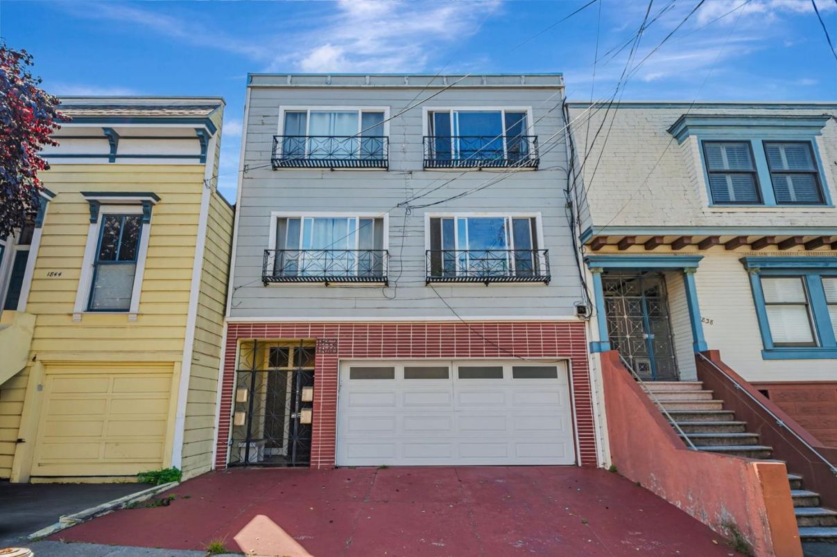 Attached, Exterior, Facade, Rowhouse