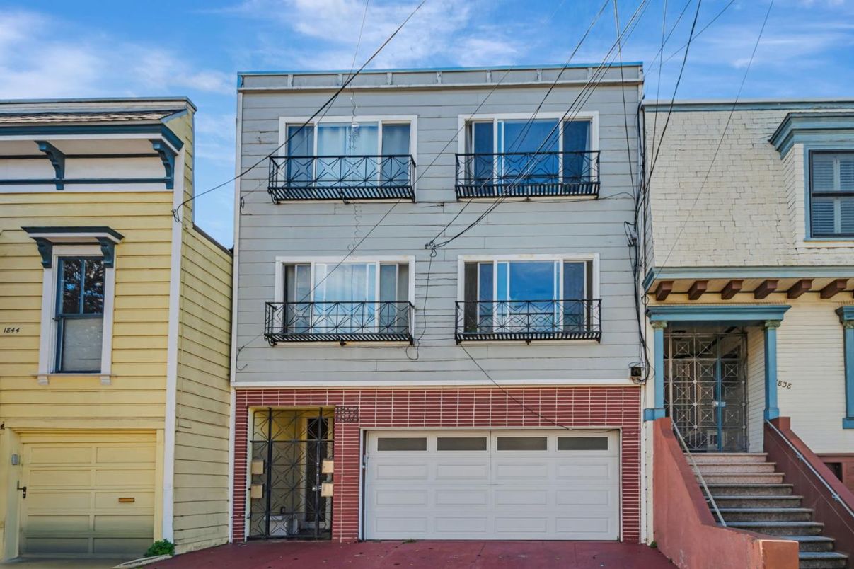 Attached, Exterior, Facade, Brick Facade, Rowhouse