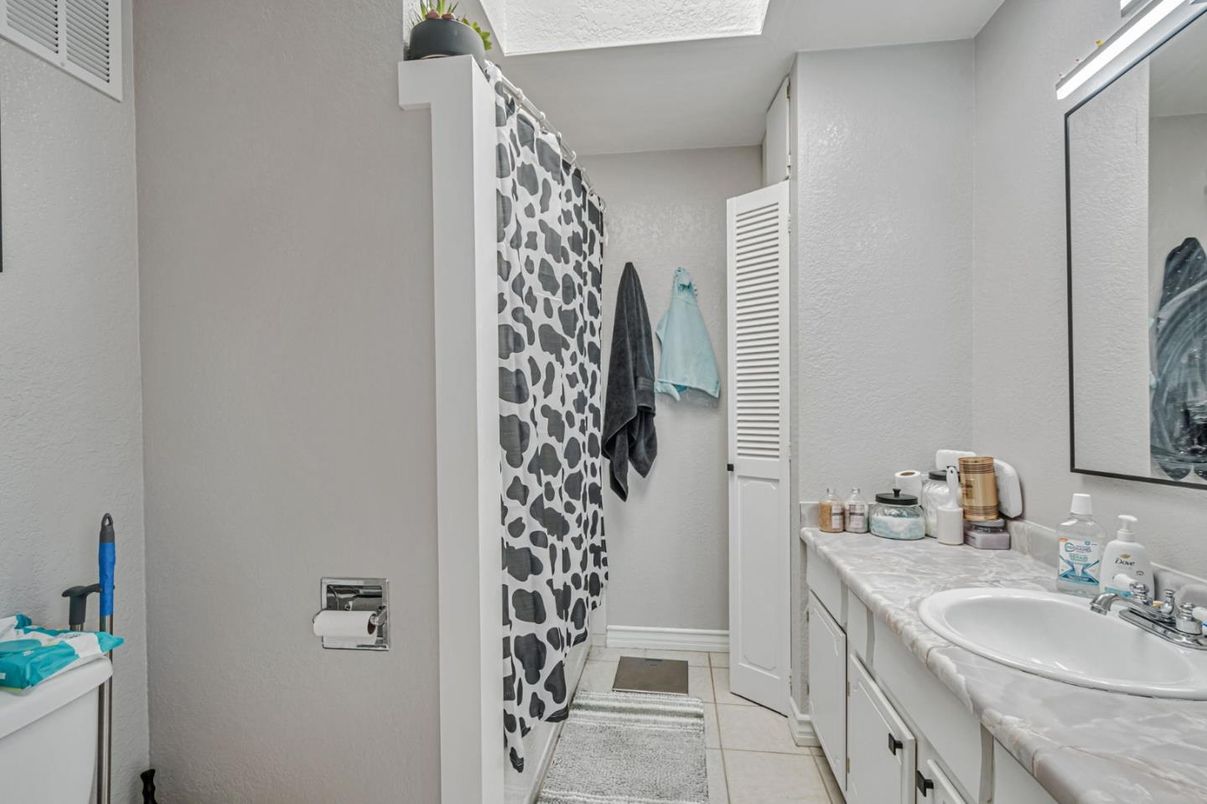 Bathroom, Interior, Tile Countertops
