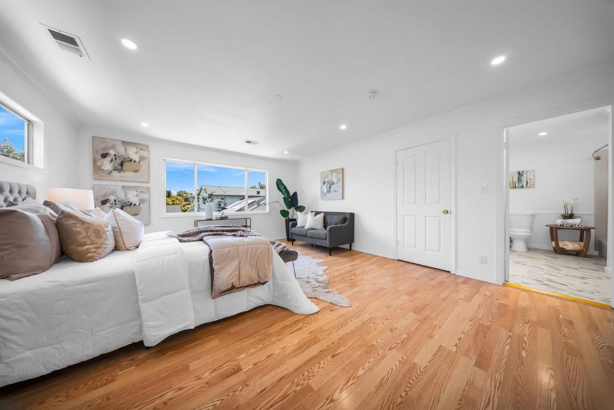 Bedroom, Interior, Recessed Lighting, Wood Texture Flooring