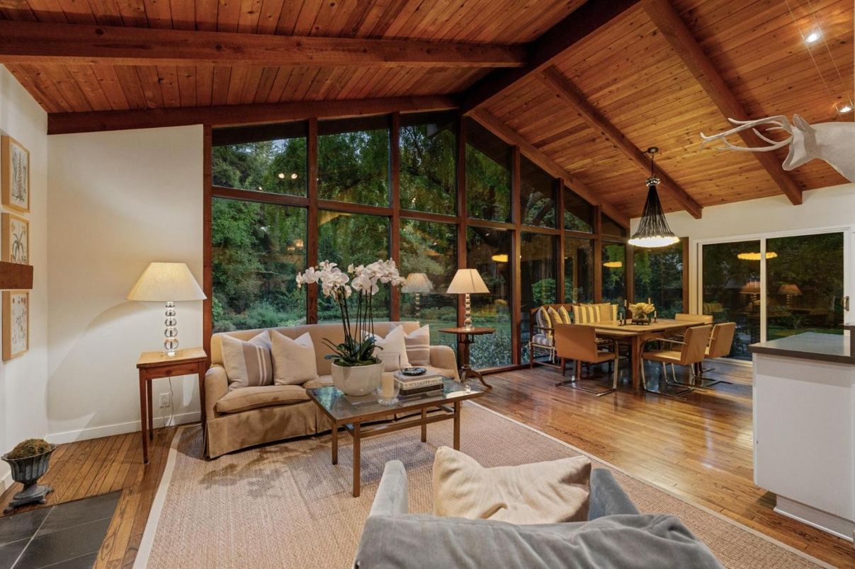 Dining room, Interior, Living room, Pendant Lights, Wooden Beams, Wooden Ceilings, Wood Texture Flooring