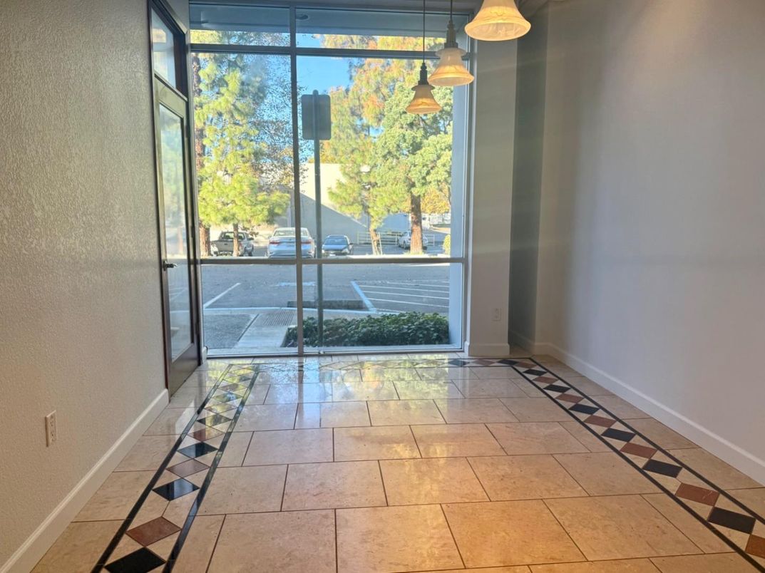 Empty room, Interior, Pendant Lights