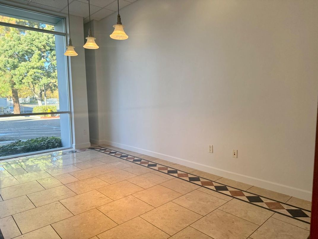 Empty room, Interior, Pendant Lights