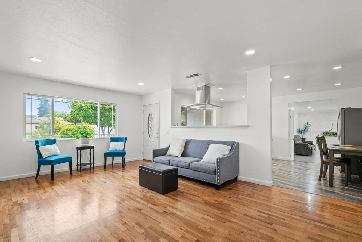 Dining room, Interior, Living room, Recessed Lighting, Wood Texture Flooring