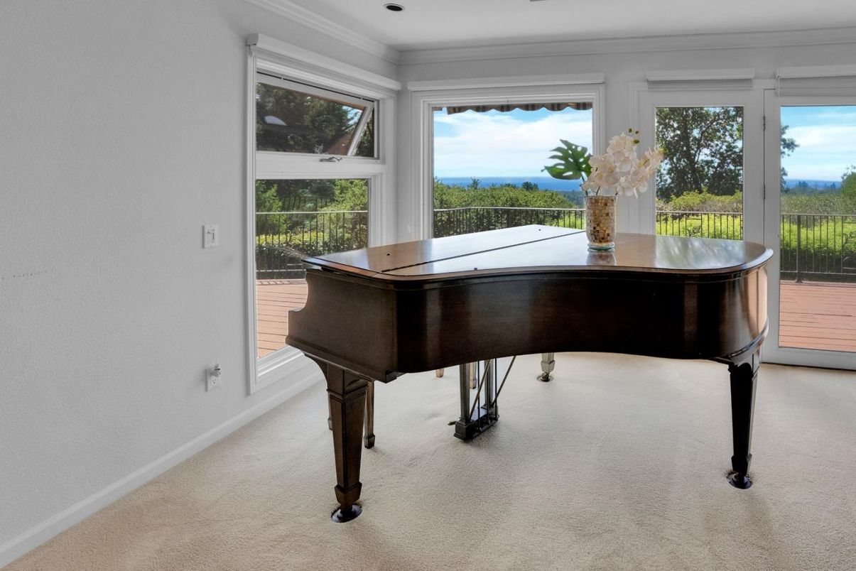 Interior, Piano, Water