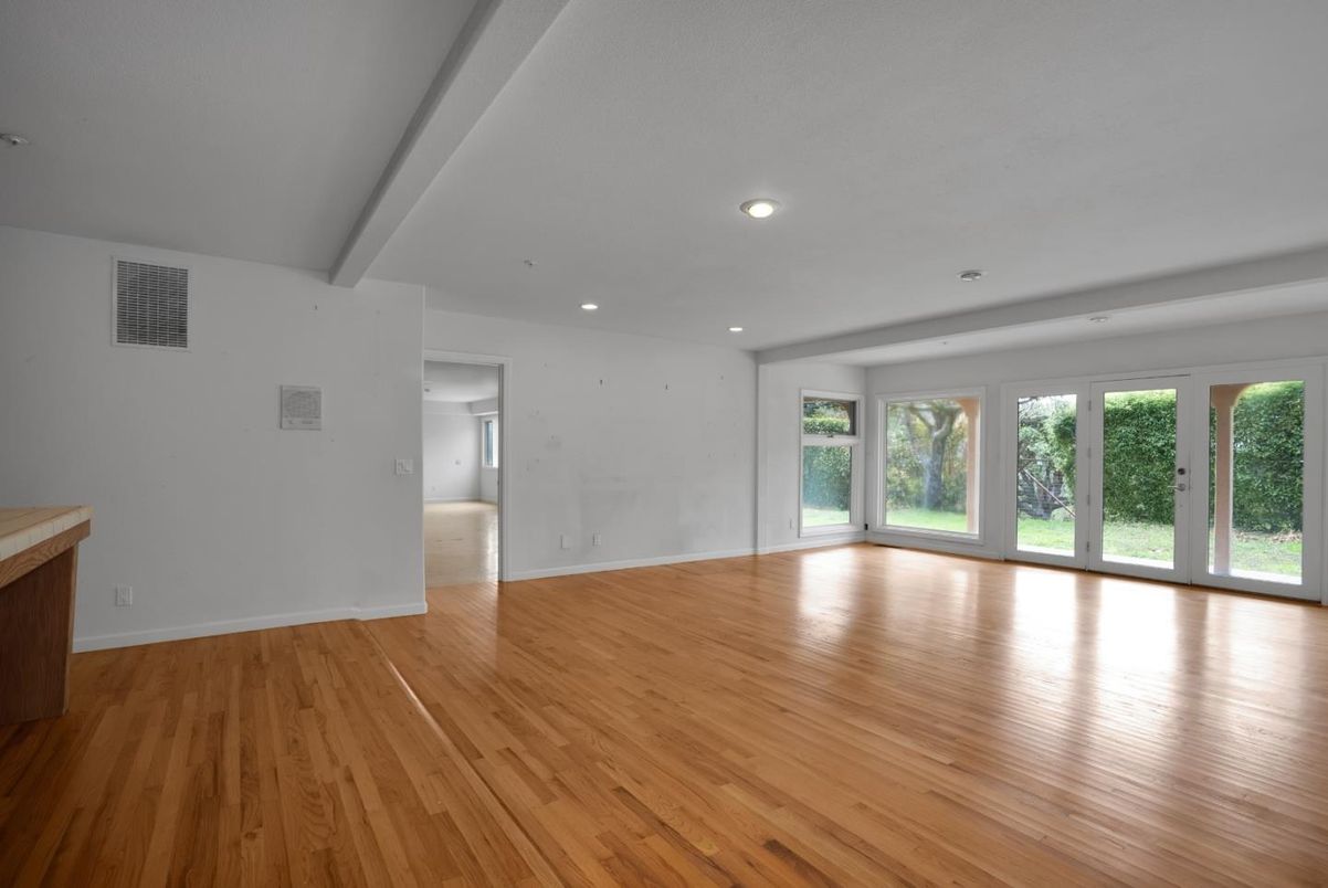 Empty room, Interior, Recessed Lighting, Wood Texture Flooring