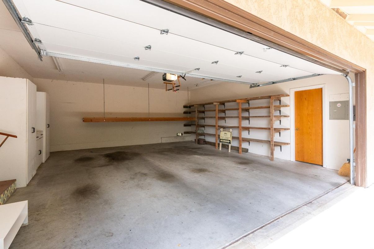 Garage, Interior