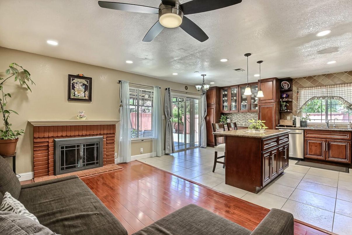 Fireplace, Interior, Kitchen, Pendant Lights, Recessed Lighting, Wood Texture Flooring