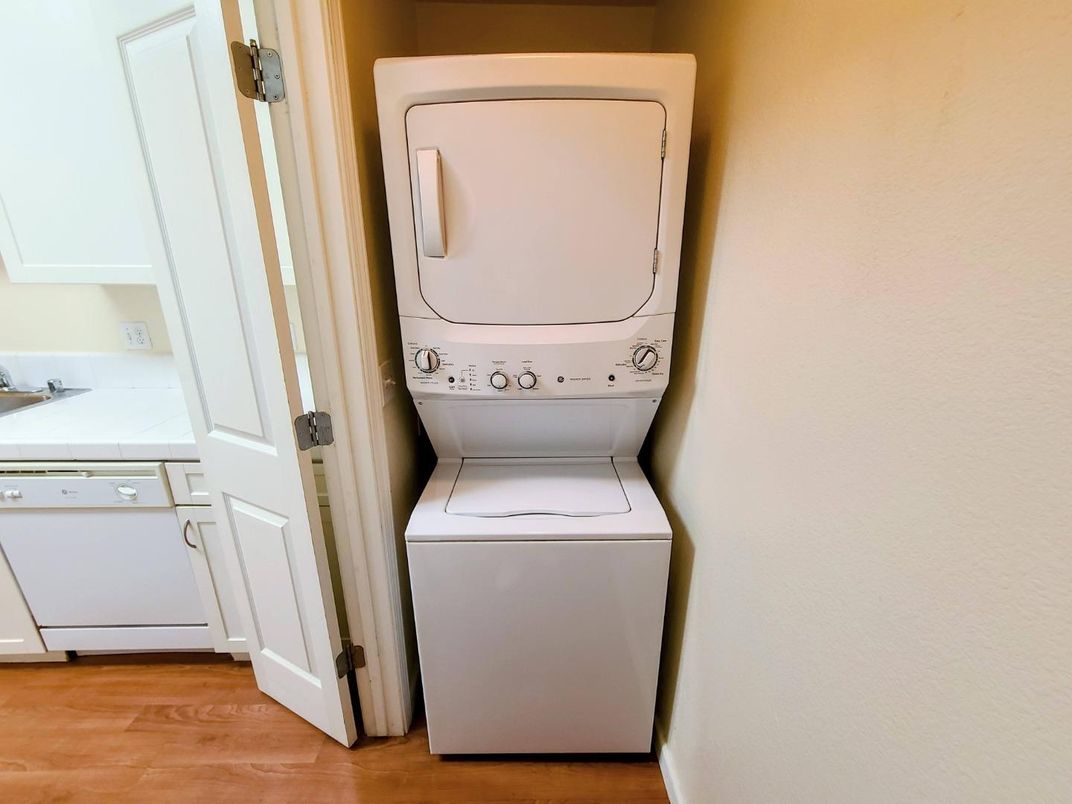 Interior, Utility Closets, Washer, Wood Texture Flooring