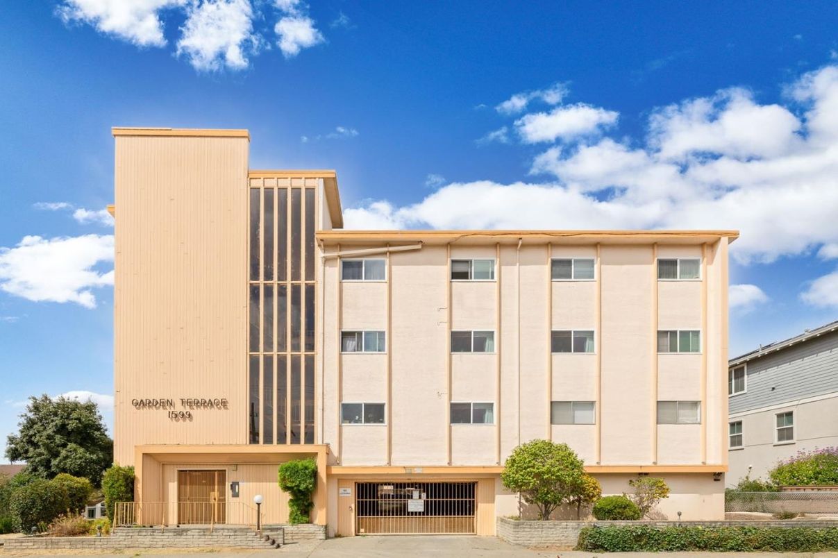 Exterior, Facade, Highrise