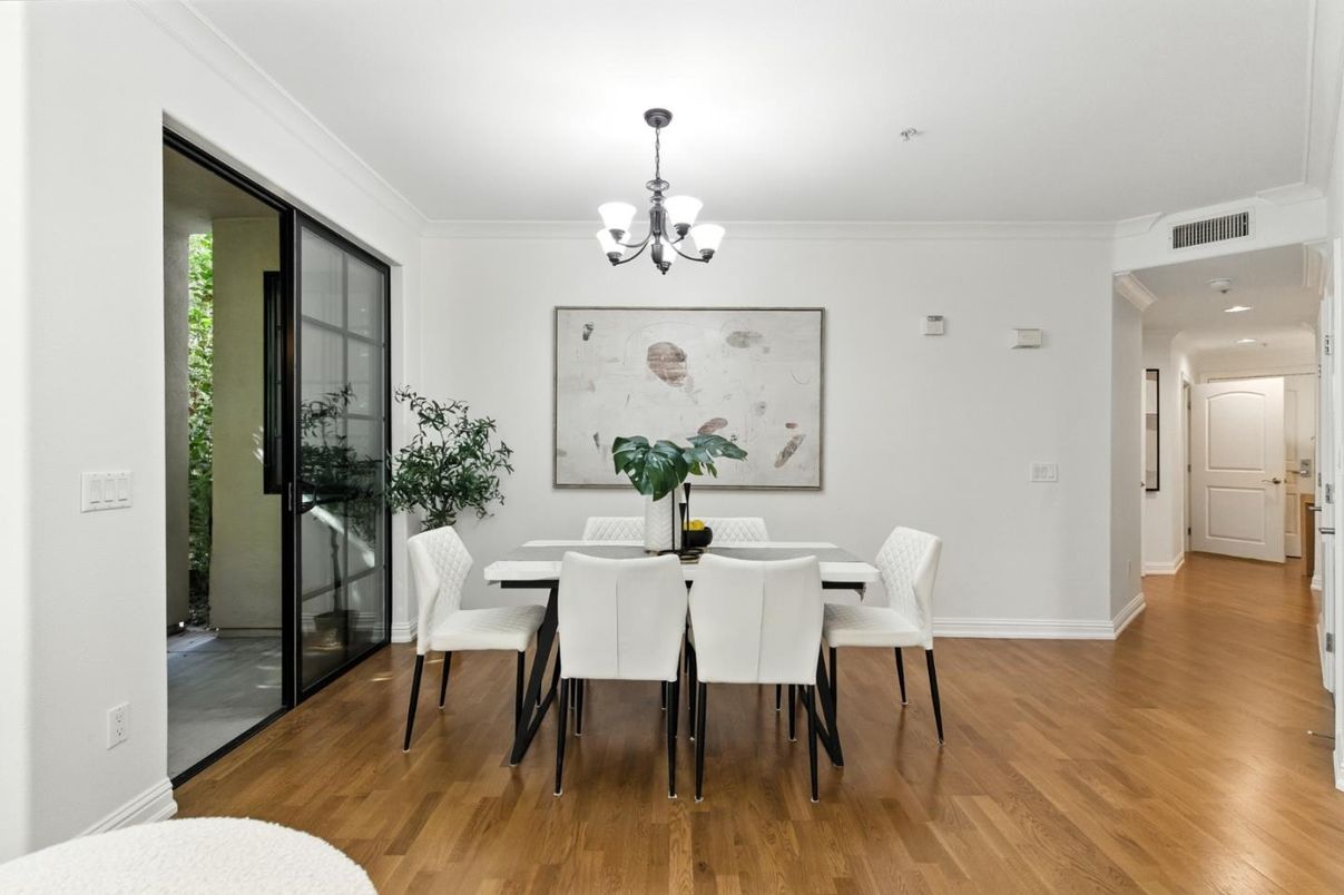 Chandelier, Dining room, Interior, Recessed Lighting, Wood Texture Flooring