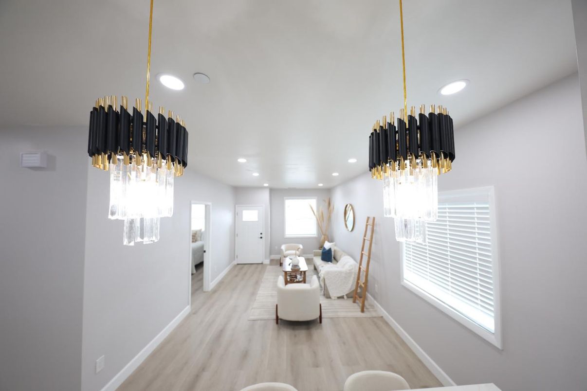 Interior, Pendant Lights, Recessed Lighting, Wood Texture Flooring