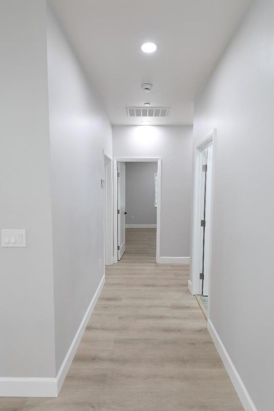 Interior, Recessed Lighting, Wood Texture Flooring