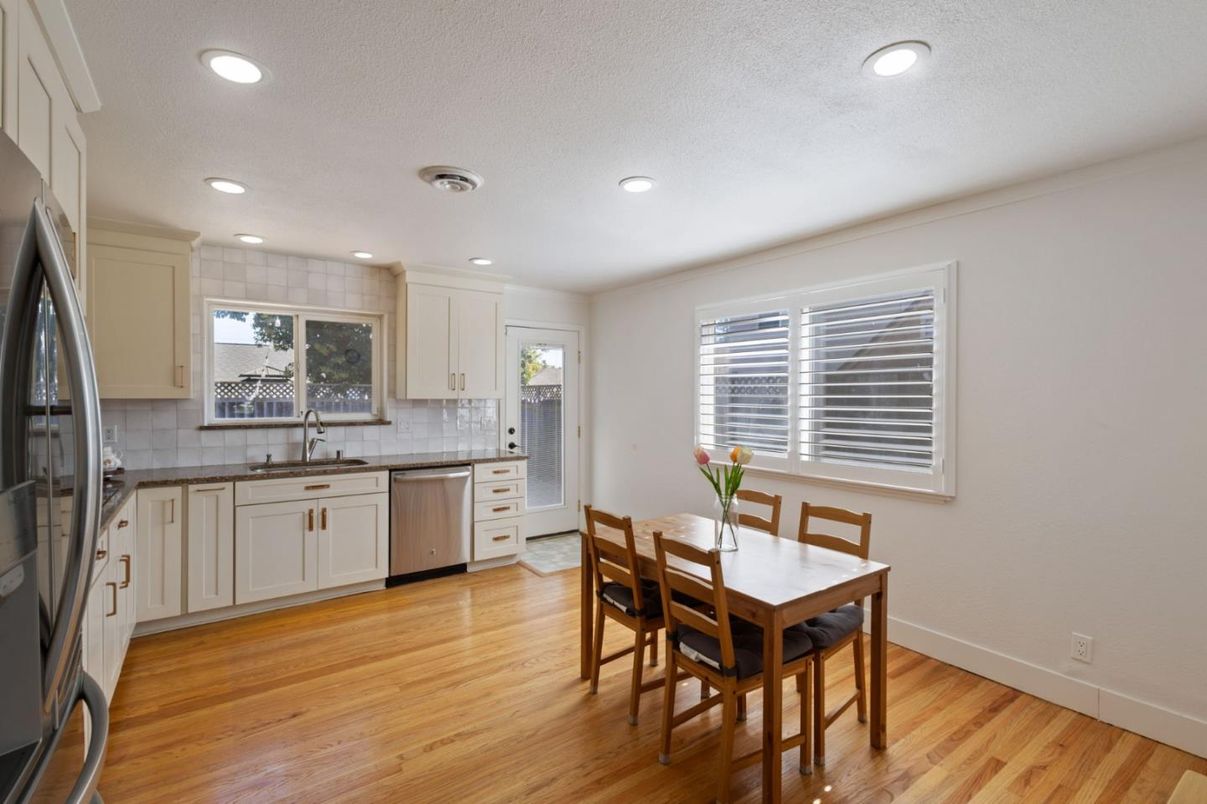 Dining room, Interior, Kitchen, Recessed Lighting, Wood Texture Flooring