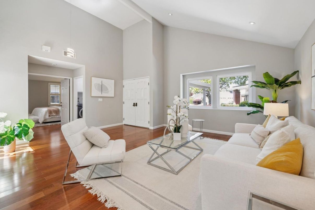 Interior, Living room, Pendant Lights, Recessed Lighting, Wood Texture Flooring