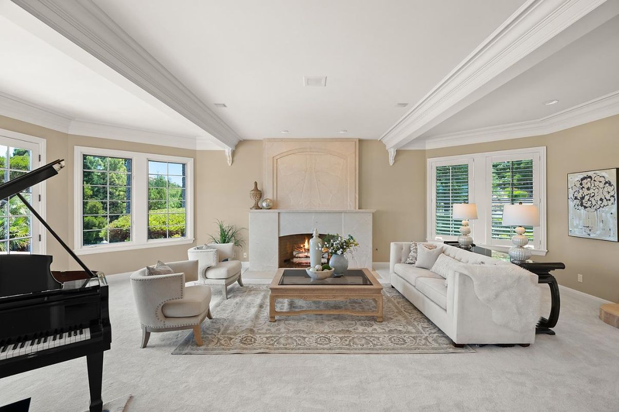 Fireplace, Interior, Living room, Piano, Recessed Lighting