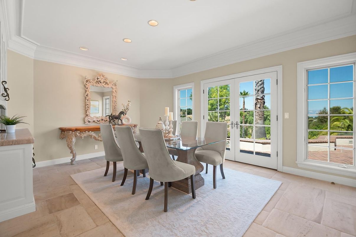 Dining room, Interior, Recessed Lighting
