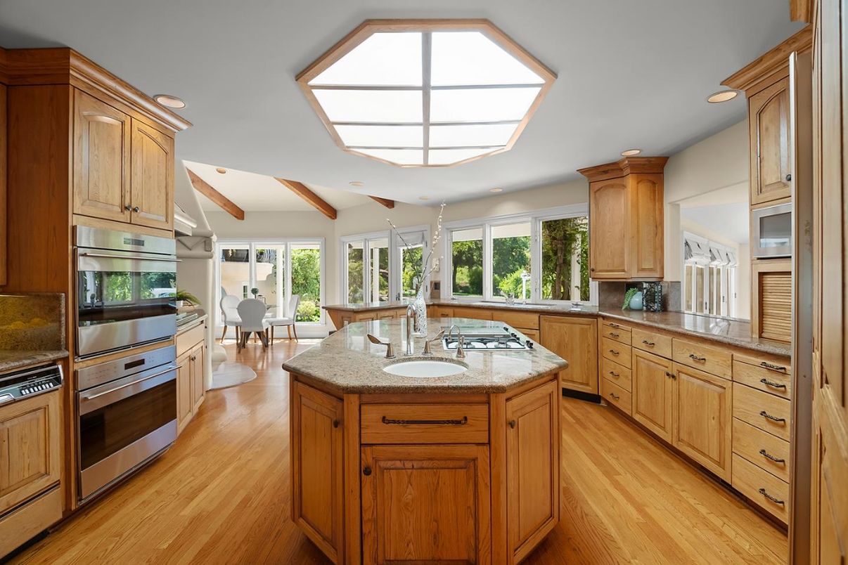 Dining room, Interior, Kitchen, Recessed Lighting, Stainless Steel Appliances, Wood Texture Flooring