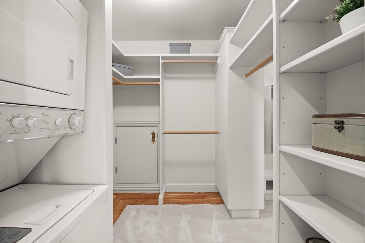 Interior, Utility Closets, Washer, Wood Texture Flooring