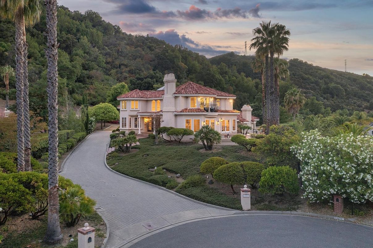 Exterior, Facade, Mediterranean