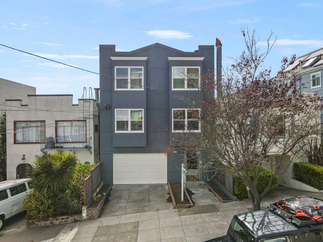 Attached, Exterior, Facade, Rowhouse