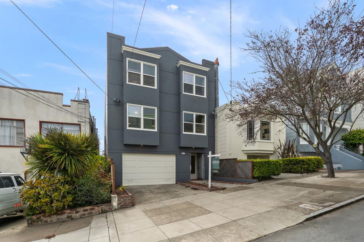 Attached, Exterior, Facade, Rowhouse