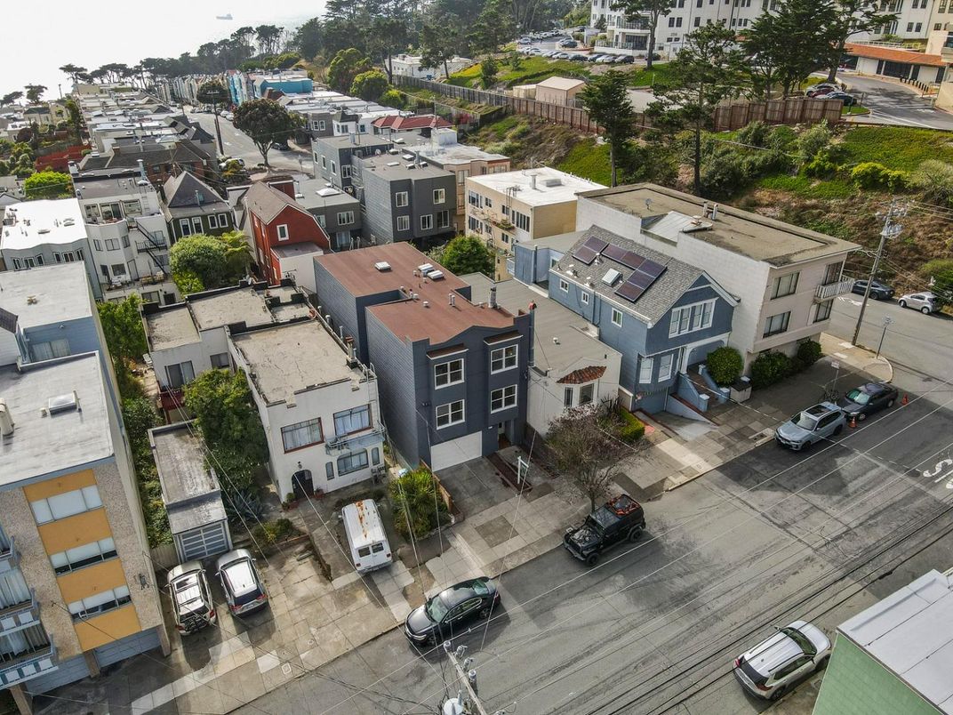 Exterior, Drone