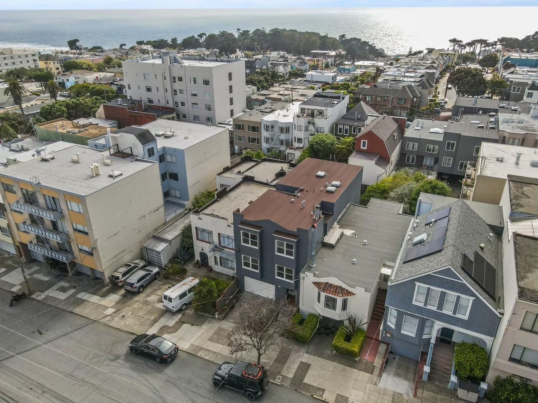Exterior, Drone
