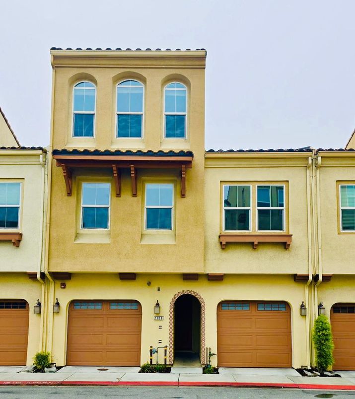 Attached, Exterior, Facade, Rowhouse