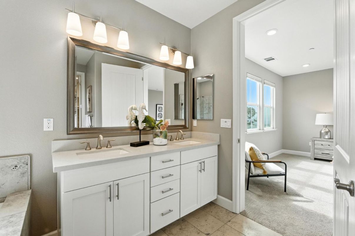 Bathroom, Dual Sink Vanities, Interior, Recessed Lighting