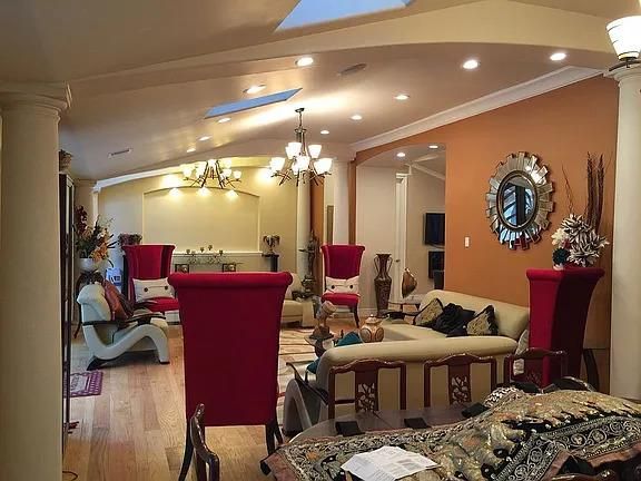 Chandelier, Dining room, Interior, Living room, Recessed Lighting, Wood Texture Flooring