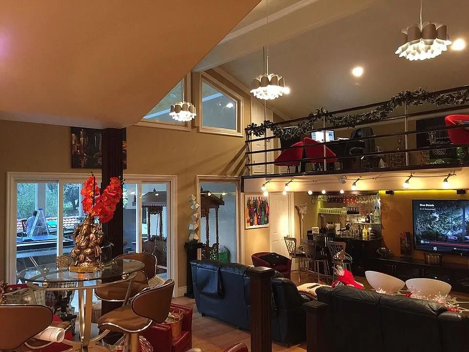 Dining room, Interior, Living room, Pendant Lights, Recessed Lighting, Wood Texture Flooring