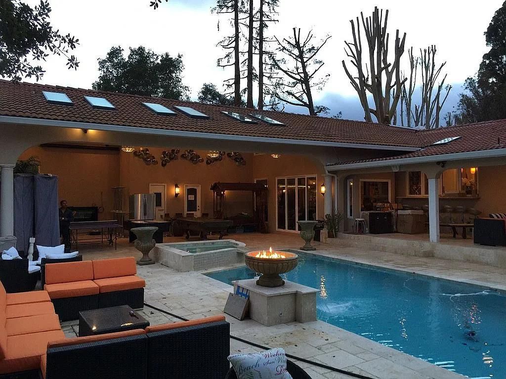 Exterior, Pool