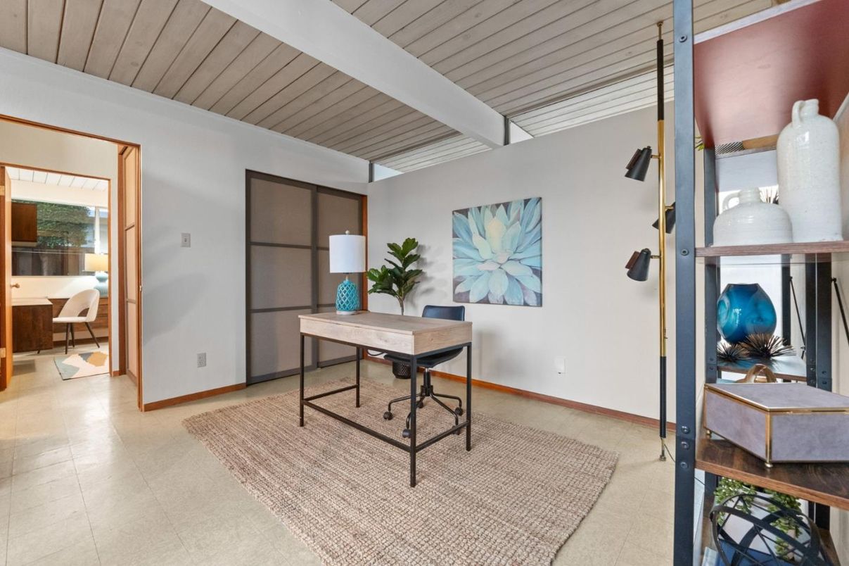 Home Office, Interior