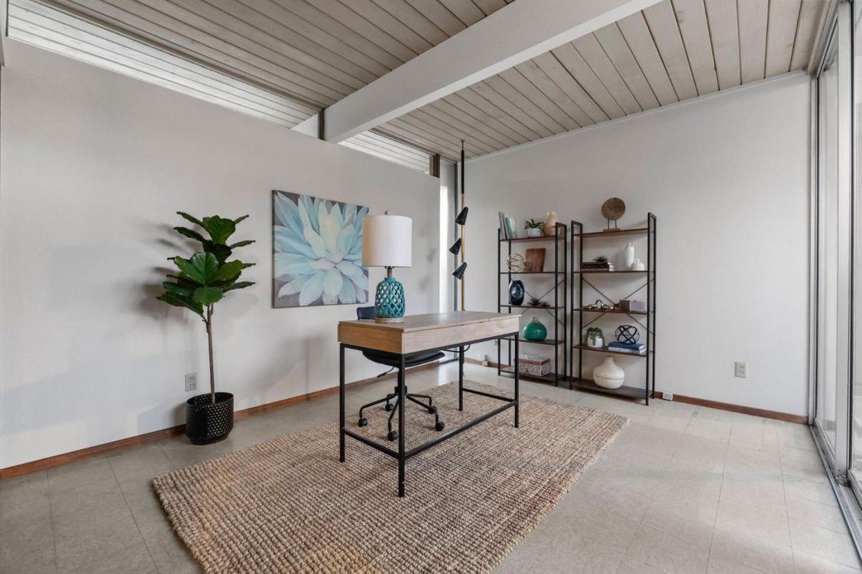 Home Office, Interior