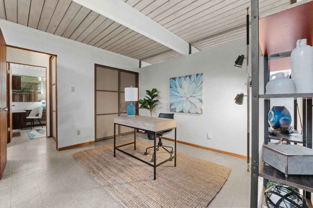 Home Office, Interior