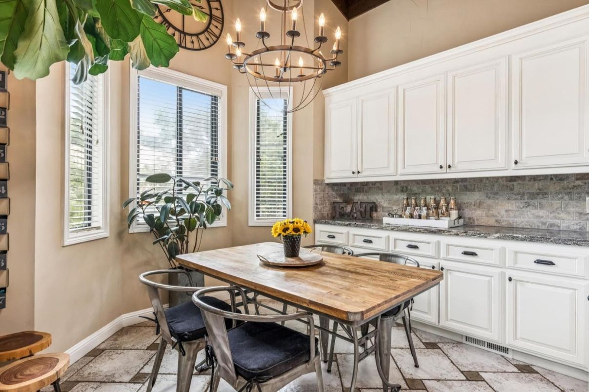 Chandelier, Dining room, Interior, Kitchen